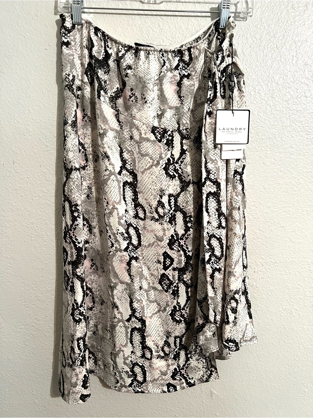 Laundry By Shelli Segal Black, White & Blush Snake Print Skirt